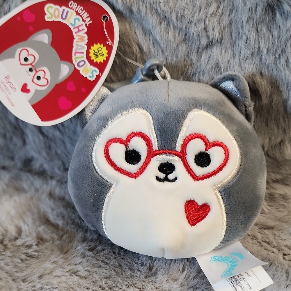 NWT Squishmallows Ryan The Husky‎ Clip-on Valentine's Squad